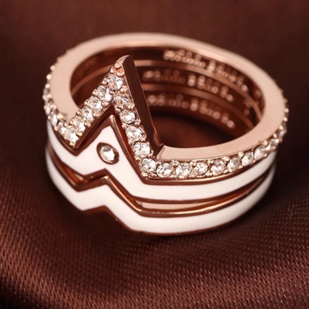 NWOT Henri Bendel 6 Rose Gold Tone Trio Stacked Chevron Rings Stack